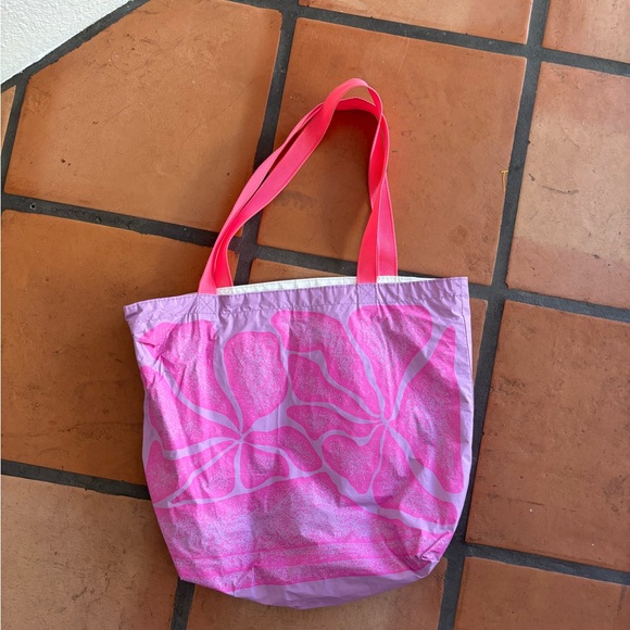 ALOHA Collection Handbags - Aloha Exclusive Waikiki reversible tote